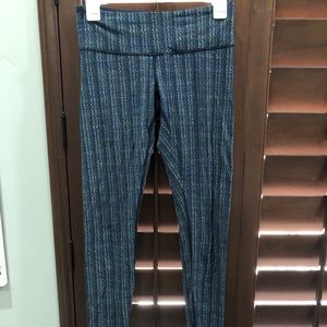 Lululemon blue patterned wunder unders